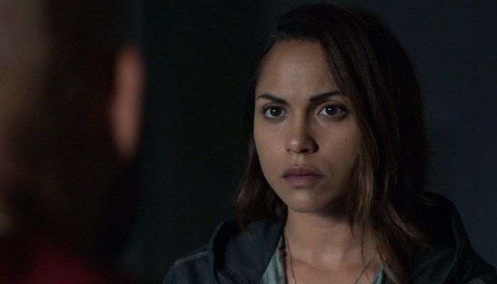 Jackie Quinones jouée par Monica Raymund